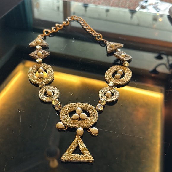 NWT Aztec Necklace set in dual tone gold & faux pearls with bracelet & earrings - Picture 12 of 17